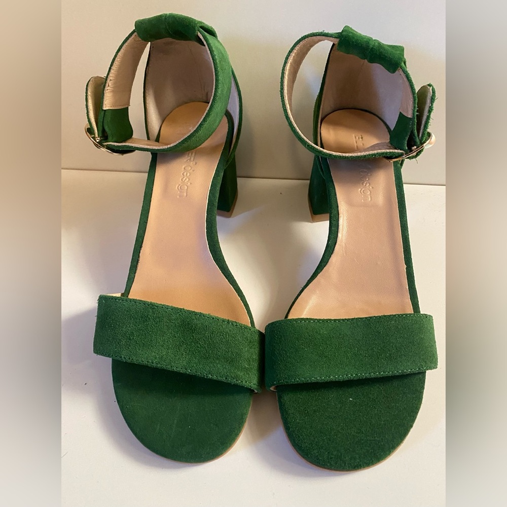 NWOT GULIVER design, size 39 Elegant Green Suede Women's Sandals